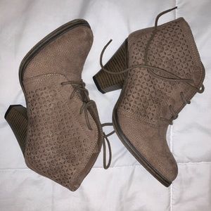 LIGHT BROWN ANKE BOOTIES